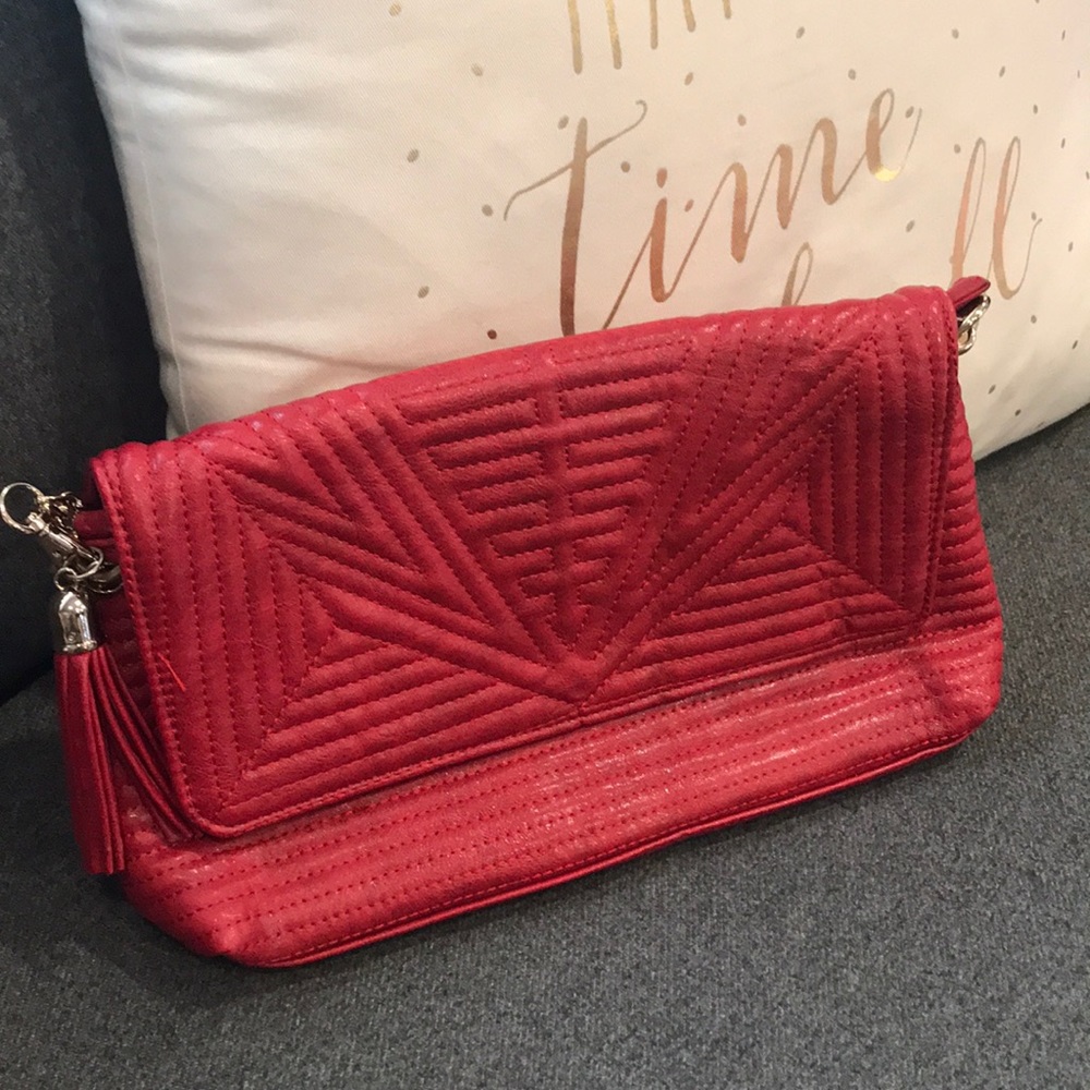 Red pleather bag with removable gold chain